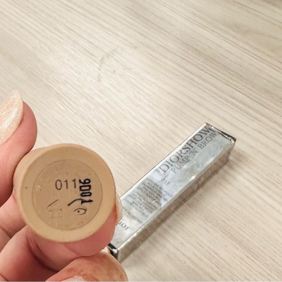 Dior Diorshow Pump 'N' Brow Mascara 011 Blonde color 0.17 oz. New- open box. - Picture 4 of 5